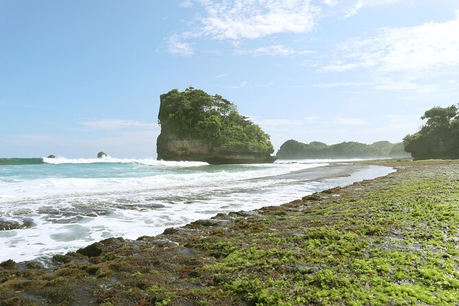 1 Day - Malang Beaches and Island Hopping // 06:30 - 17:30 - What the small vehicle changes