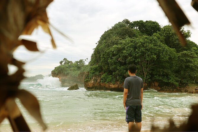 1 Day - Malang Beaches and Island Hopping // 06:30 - 17:30 - Who will enjoy this coastal outing?