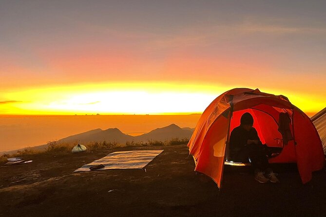 3 days 2 night trekking Rinjani to Summit and lake - Day two: the 2:30 am summit push