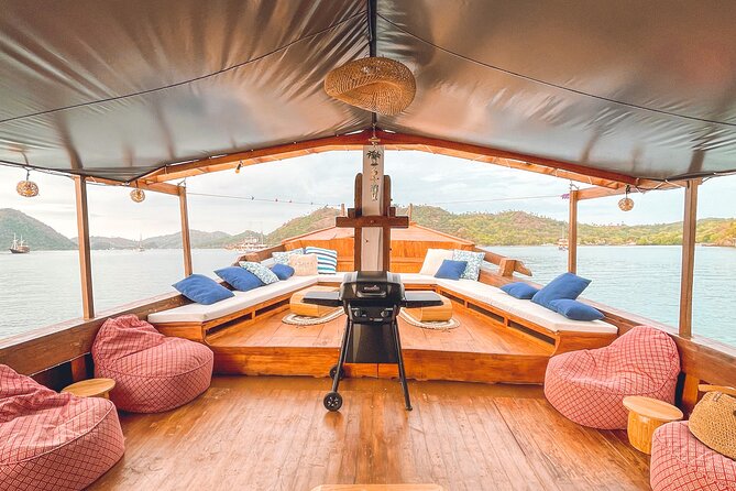 3 Days Deluxe Boat Private Cabin Sailing Trip in Komodo Island - Day three: Kanawa and the return to Labuan Bajo
