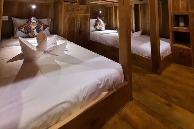 3 Days in Labuan Bajo with accommodation - Pink Beach: a short stop with two ways to enjoy it