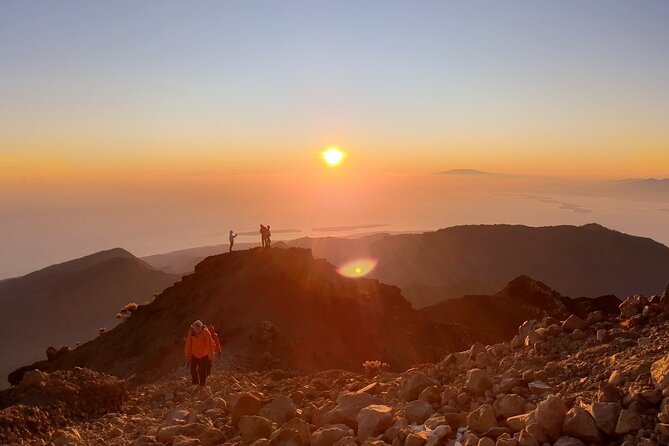 3 Days Mount Rinjani Complete Tour @All In One Price - The 2 a.m. summit push