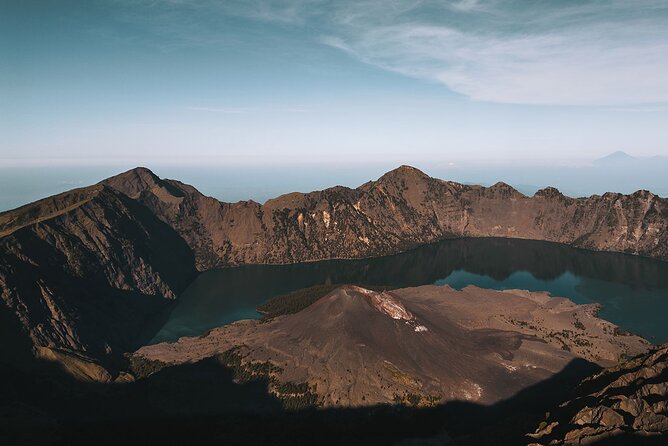 3 Days Tour in Mount Rinjani Summit with Lake Hiking - The guide and porter team matter more than the certificate