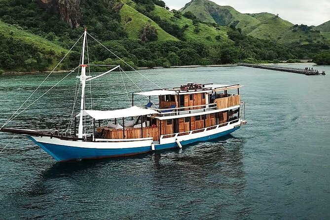 3D/2N Komodo Tour by Private Boat for 10 pax - Is $3,800 a fair price for 10 people?