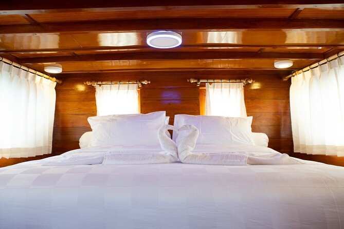 3Days Komodo Tour By Private Boat for 4 pax - Food, cabins, and life aboard the phinisi