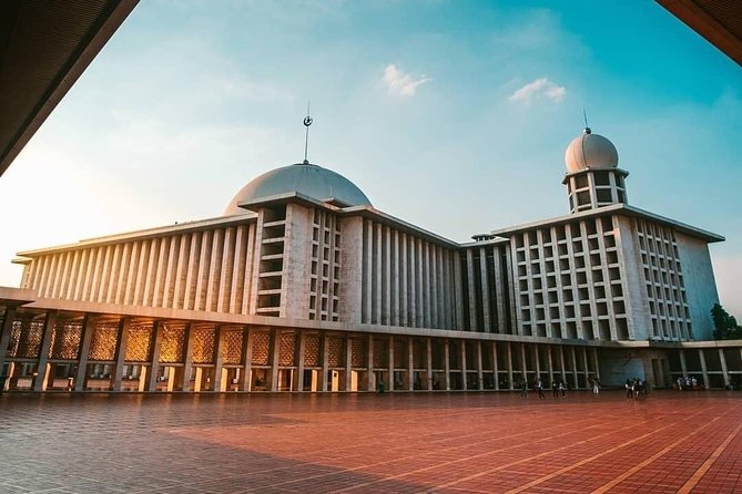 4 Hours Jakarta Private City Tour - (Most Tourist Attractions) - Jakarta Cathedral and a Striking Religious Pair