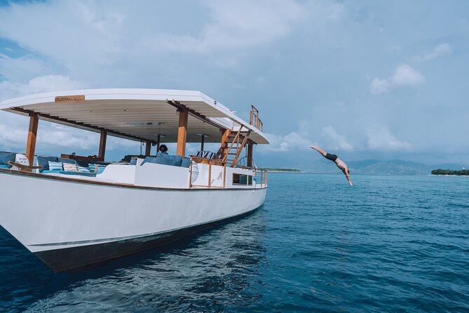4-in-1 • Gili Islands Half-day Snorkel & Lunch Catamaran Tour - Leaving Gili Trawangan at 8:30 a.m.