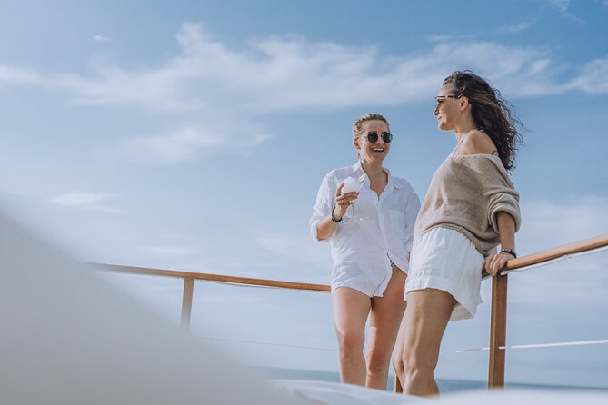 4-in-1 • Gili Islands Half-day Snorkel & Lunch Catamaran Tour - Gili Trawangan and the underwater statues