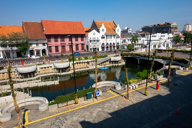 6 Hours Jakarta Private City Tour - (Must Visit Places) - Istiqlal Mosque and Jakarta Cathedral