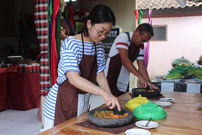 Afternoon Cooking Class & Making Bali Offering with Dinner - A five-hour taste of everyday Balinese cooking