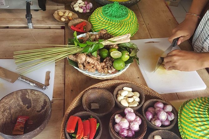 Afternoon Cooking Class & Making Bali Offering with Dinner - Dinner at the Balinese family home