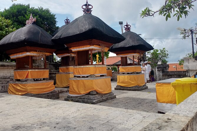 All Inclusive Kecak Dance and Uluwatu Temple Admission Ticket - What the driver-guide adds to the outing
