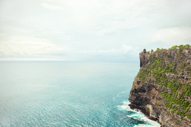 All Inclusive Private Uluwatu Tour with Kecak Dance and Dinner - What the private guide adds