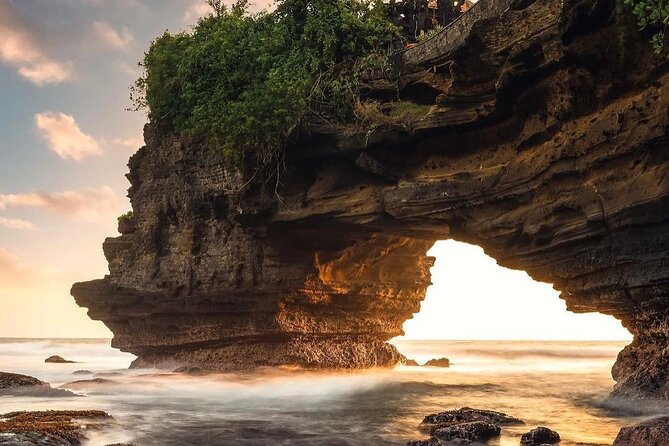 All inclusive Tanah lot & North Bali Tour: Jatiluwih, Ulun Danu - Coffee, tea, and the Twin Lake viewpoint
