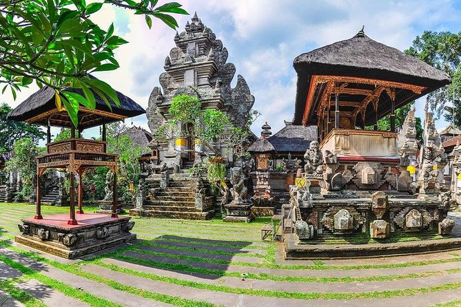 All-Inclusive Ubud Private Tour - The purification fountains at Tirta Empul