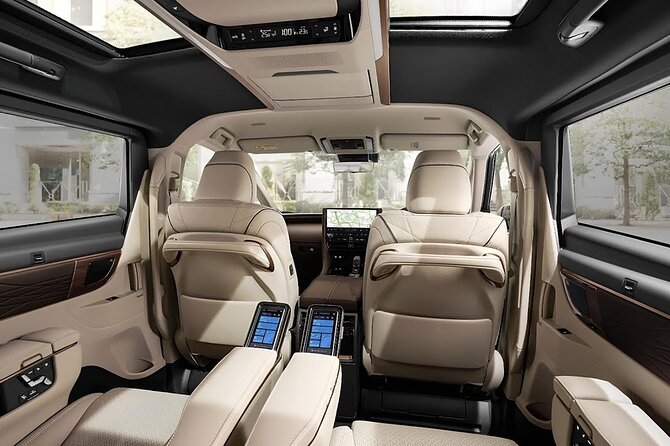 Alphard Luxury Airport Transfer Bali - Leaving Ngurah Rai Airport without the usual fuss