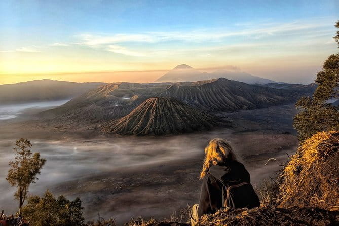 Amazing Bromo Sunrise and Tumpak Sewu Waterfall Tour - Breakfast before the long transfer south