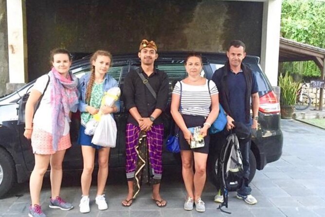 Bali Airport Transfer with English Speaking Driver - Handara Gate and the photo stop