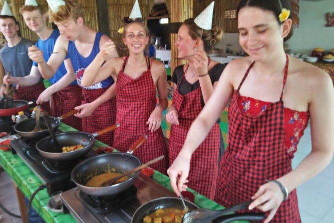 Bali Amazing Cooking Class - A market, rice field, and Balinese kitchen in one morning
