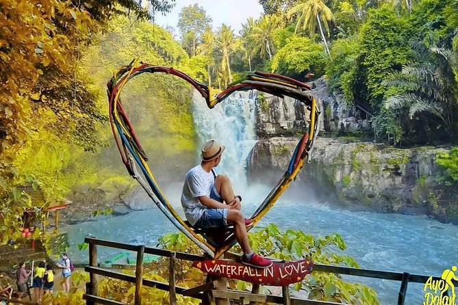 Bali Day Trip to Ubud Highlight Tour and Tanah Lot Temple - Puseh Batuan Temple and the Wantilan hall