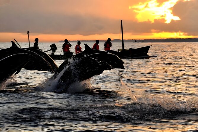 Bali Dolphin Watching Sunrise Tour in Lovina Beach - Candikuning Market for a local pause