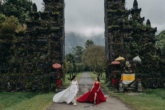 Bali Flying Dress VIP Ubud Photoshoot (Private with Professional Photographer) - How the photographer and assistant shape the session