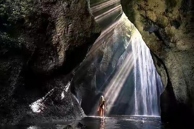 Bali Instagram Tour - All Inclusive - Tirta Gangga’s koi and stepping stones