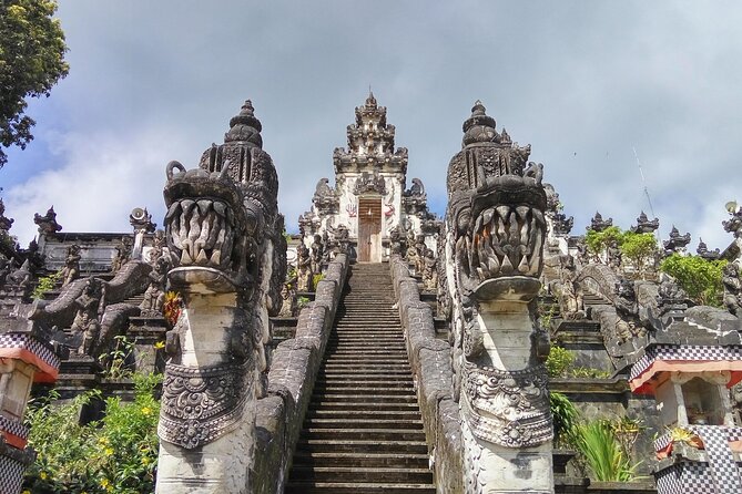 Bali Instagram Tour: The Most Scenic Spots - Tirta Gangga’s pools, statues, and short stop