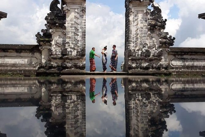 Bali : Instagrams Tour Lempuyang Temple, Tirta Gangga- Tukad Cepung , Tibumana Waterfall - Why this Bali photo tour begins before sunrise