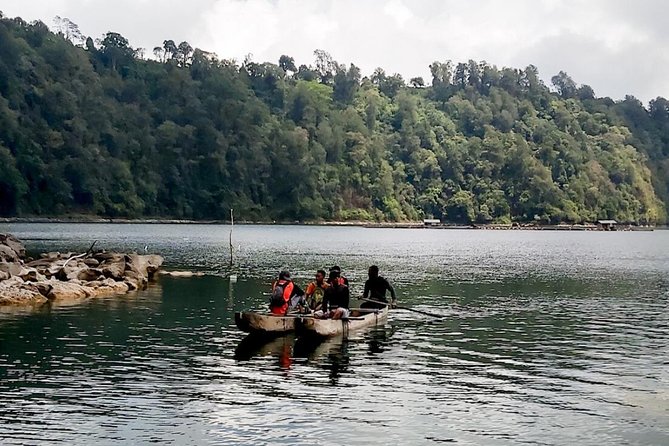 Bali Jungle Trekking and Lake Canoeing Tour - The canoe crossing is the peaceful center of the tour
