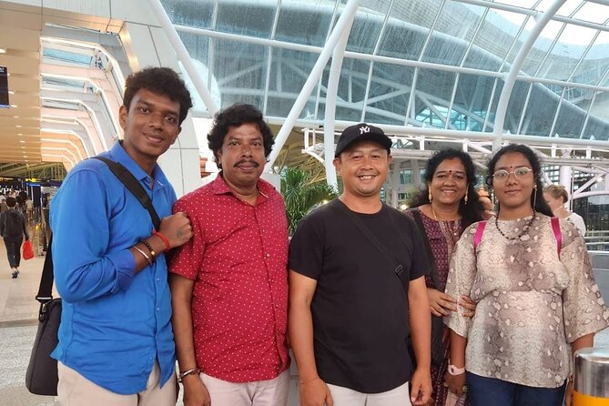 Bali Private Airport Pick up - Finding the orange sign after immigration
