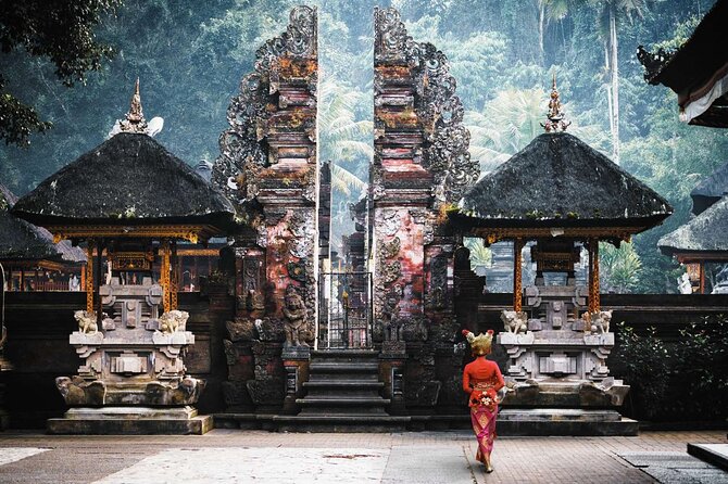 Bali Private Car Hire with English-Speaking Driver - Walking at Sacred Monkey Forest Sanctuary
