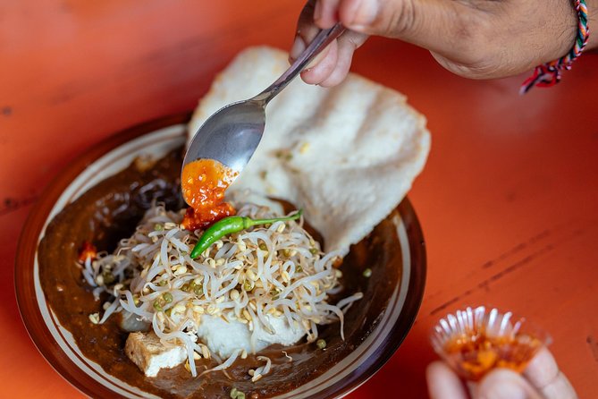 Bali Private Food Walking Tour With Locals: The 10 Tastings - What the private format really adds