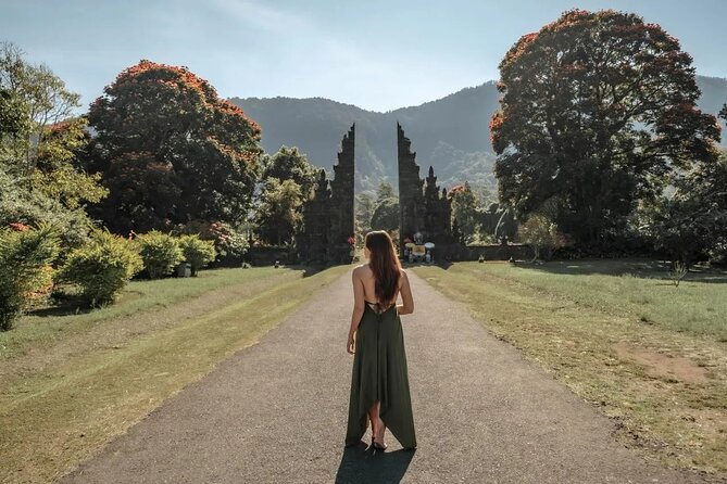 Bali Private Tour: Handara Iconic Gate, Watefall and Temple - Lake Beratan and Ulun Danu Beratan Temple