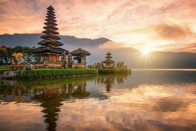 Bali Private Tour: Handara Iconic Gate, Watefall and Temple - Who should book this tour