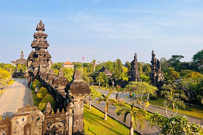 Bali Street Food Tour - Savory favorites: babi guling and bakso