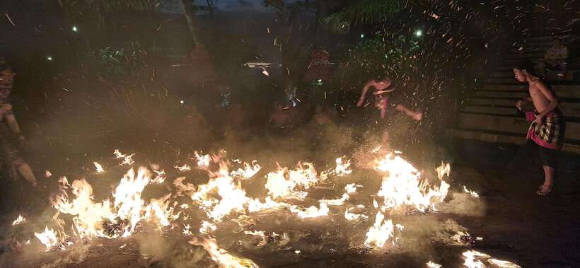 Bali: Tanah Lot Temple Sunset Kecak & Fire Dance Show Ticket - What the experience does particularly well