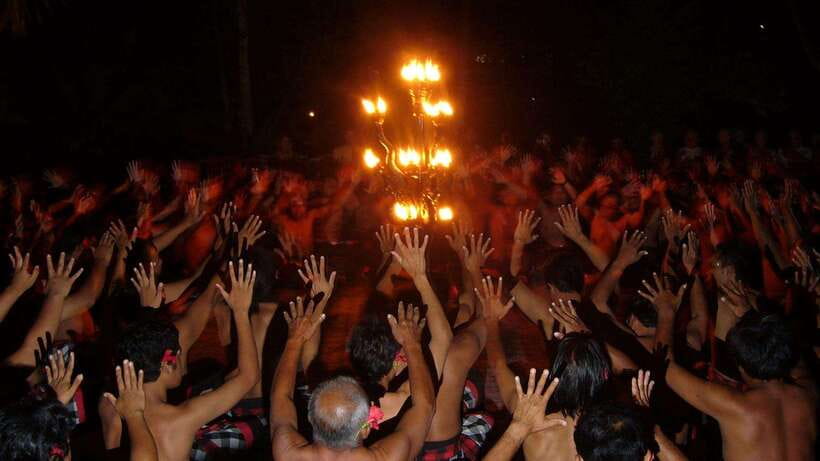 Bali: Ubud Kecak and Fire Dance Show Tickets - What happens during the one-hour performance