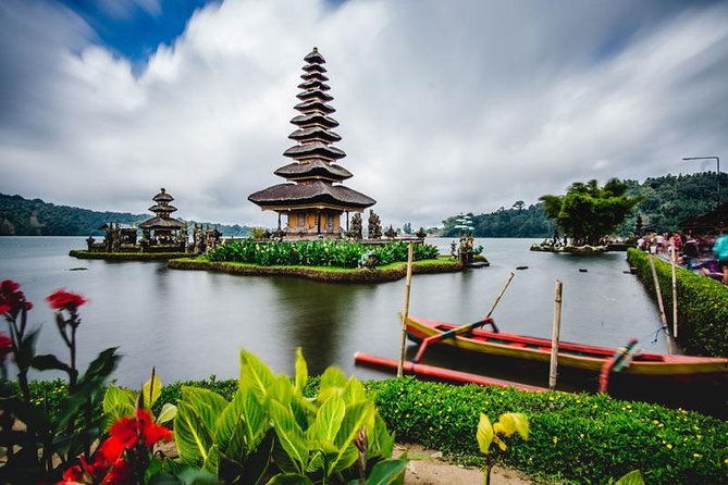 Bali Watching Dolphin at Lovina Beach & aling aling waterfall - What the private format changes