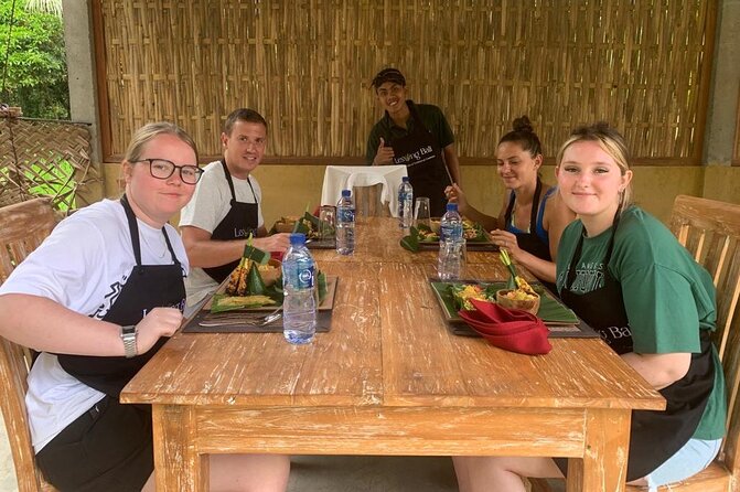 Balinese Authentic Cooking Class in Ubud - Visiting a Balinese home and family compound