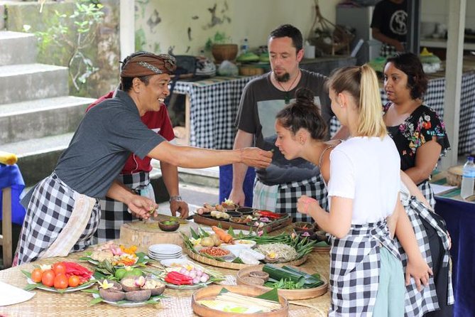 Balinese Cooking Class & Tanah Lot Temple Visit - Private & All-Inclusive - What the four-hour Seminyak session feels like