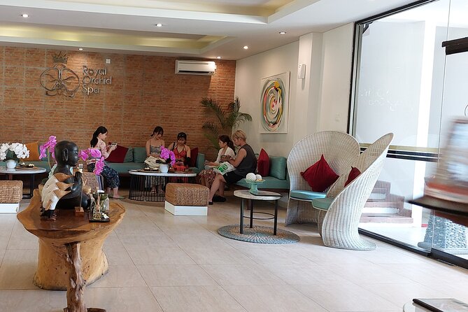 Balinese Traditional Massage and SPA Treatment 2 hours including pick up hotel - The flower bath is a pleasant extra, not a guarantee