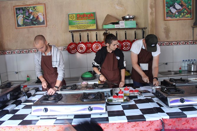 Balinese Ubud cooking school (9 Dish Cooking and Market Tour) - Nine Balinese dishes, not just a cooking demonstration