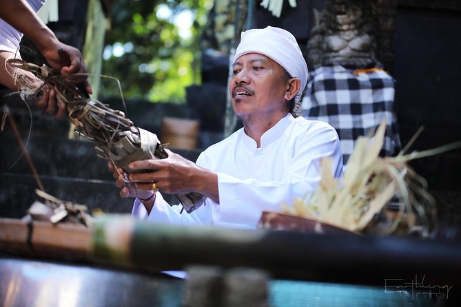 Balinese Village Experience - Making canang sari with your own hands