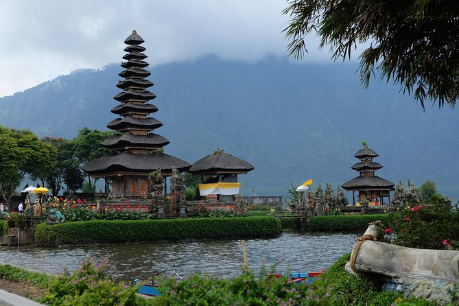Banyuwana & Banyumala Waterfalls Tour Private - All-Inclusive - Banyumala Twin Waterfalls, a lovely descent into the trees