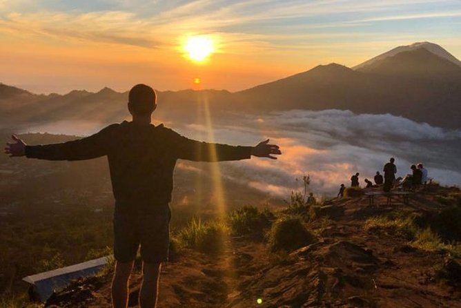 Batur Volcano Trekking - Sunrise above the caldera