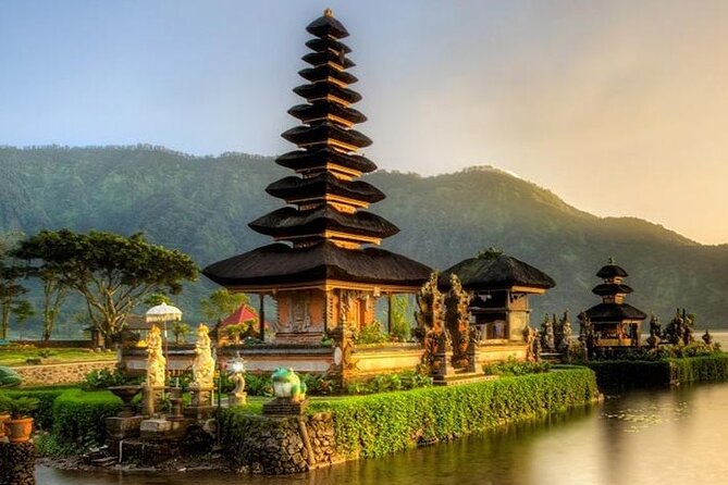 Beratan , lake side temple tour , all inclusive - Why northern Bali feels like a different trip