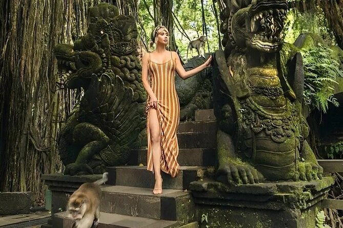Best Of Ubud Private Day Tour With Local Guide - Meeting the Macaques at Sacred Monkey Forest