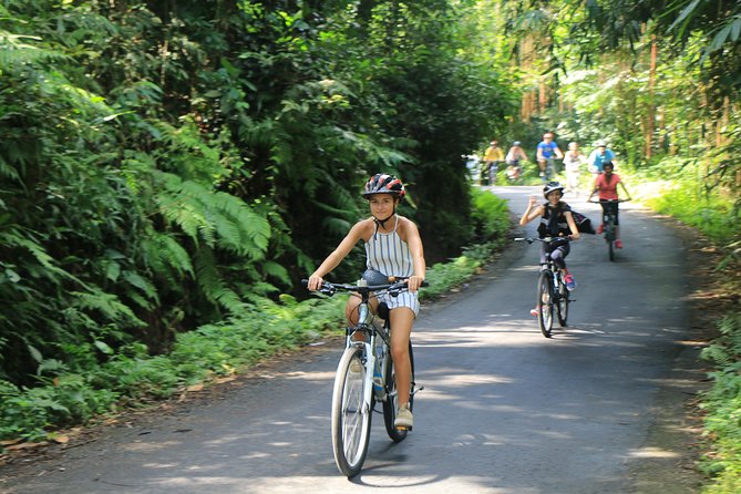 Bike ride in the rice fields, Bali countryside - A snack in a traditional Balinese house
