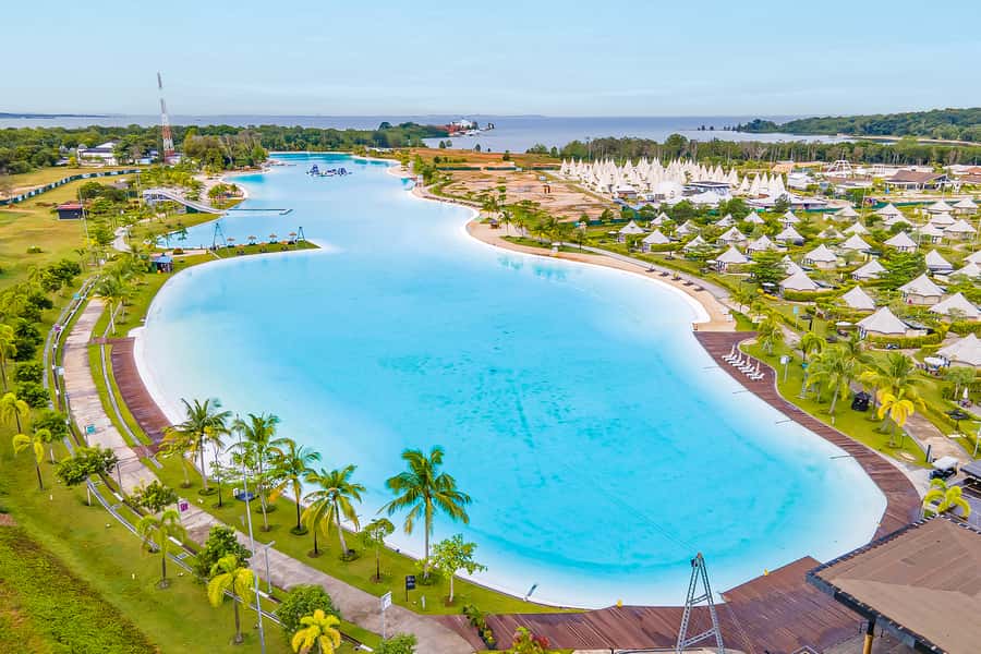 Bintan Desert And Blue Lake Private Tour - Why the blue lake looks different in changing weather